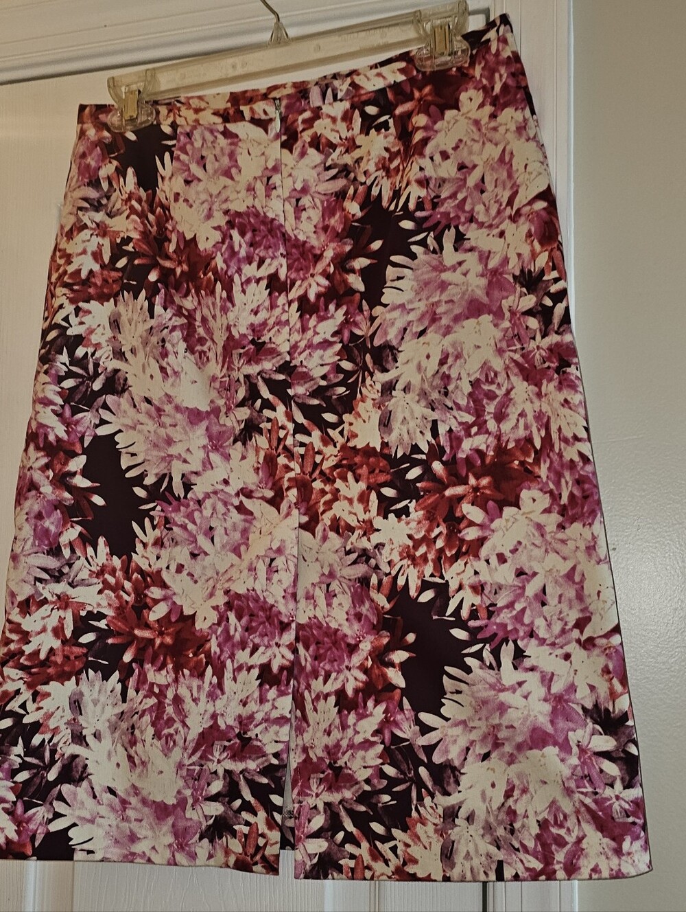 BCBGMaxAzria Floral, stretch, knee-length pencil skirt, vibrant pink, purple 8